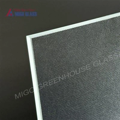 Giữa - Kính làm vườn sắt